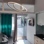 Lefkas & Апартаменты *